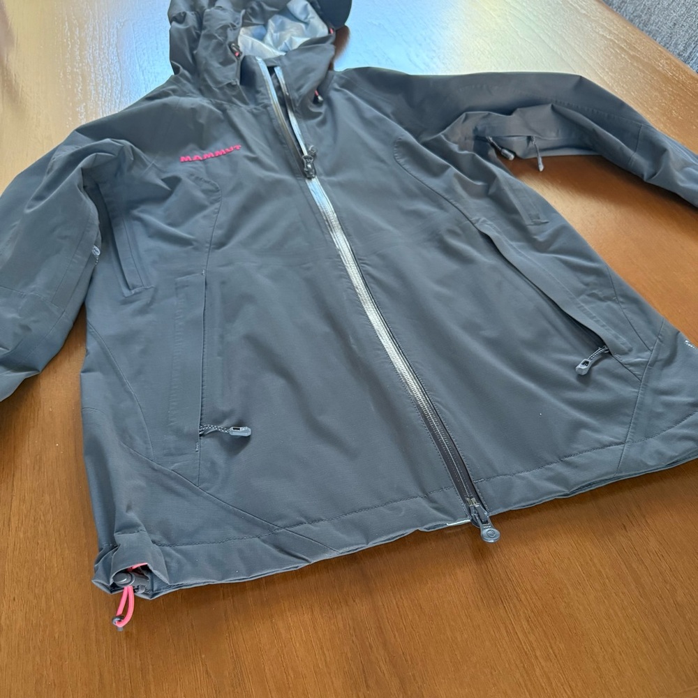 Mammut women’s  Gray Hooded rain Jacket - Picture 6 of 6